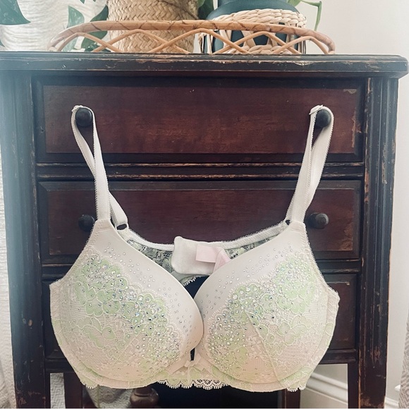 Victoria's Secret Ivory and Lime Bra - Picture 2 of 13